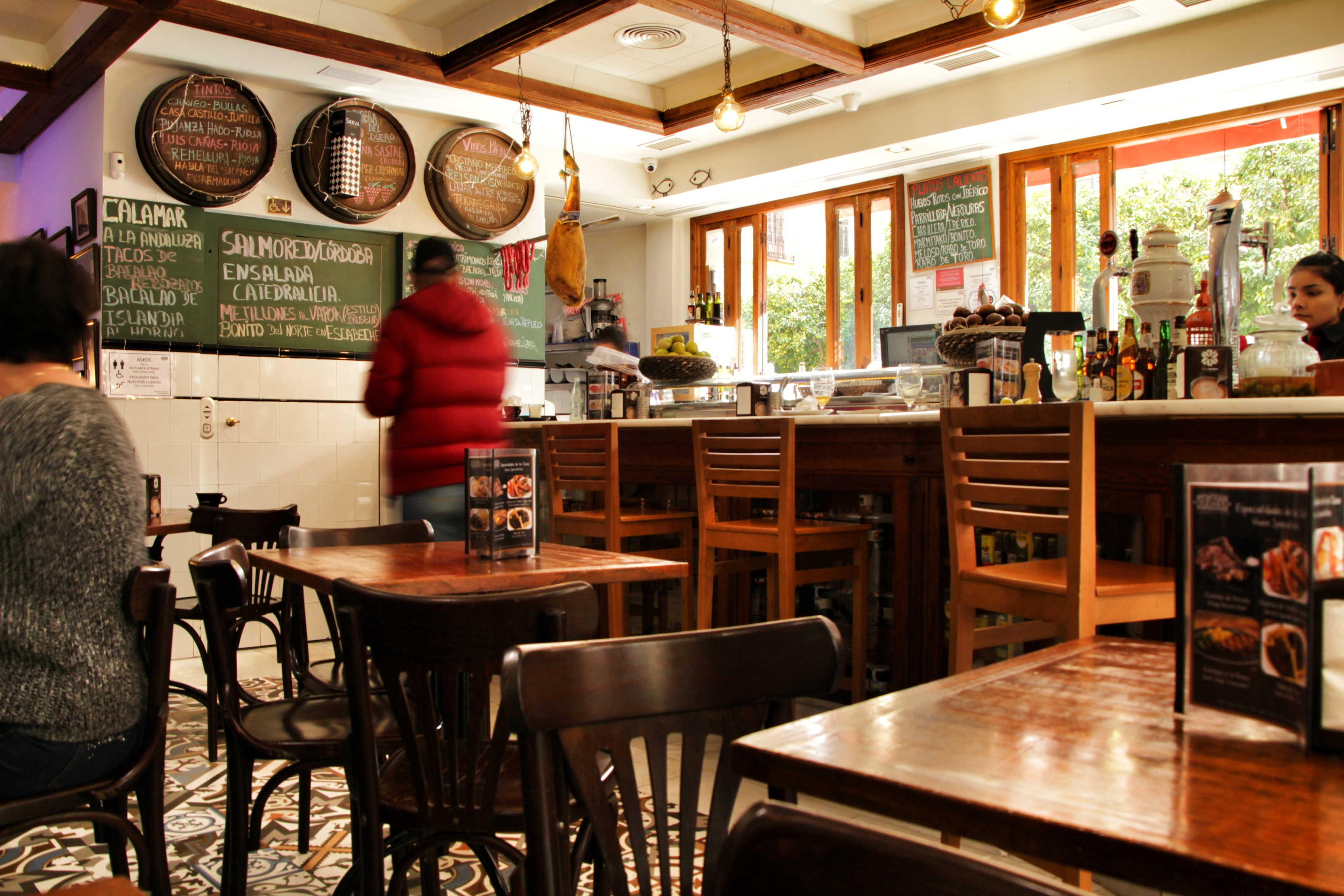 A traditional tapas bar interior, illustrating the informal bar and bodega atmosphere described in this Murcia food guide.